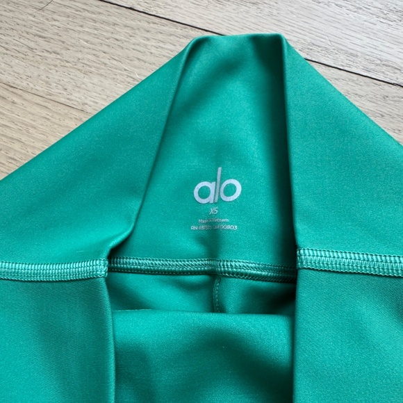 All Yoga 7/8 High-Waist Airlift Legging in Green XS - Picture 4 of 5